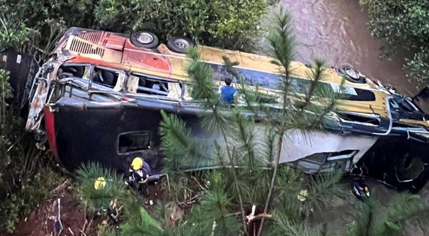 Al menos ocho muertos y cerca de 30 heridos en un accidente de autobús en Argentina