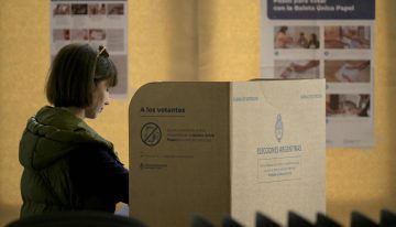 Milei sorprende y se impone en las elecciones legislativas de Argentina con más del 40% de los votos