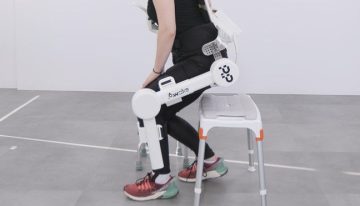 Un dispositivo biónico devuelve la capacidad de andar a supervivientes de ictus: «Sales del hospital sin saber qué hacer»