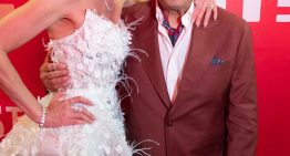 Gilberto Santa Rosa recibe el premio iHeartRadio Corazón Latino Gilberto Santa Rosa recibe el premio iHeartRadio Corazón Latino