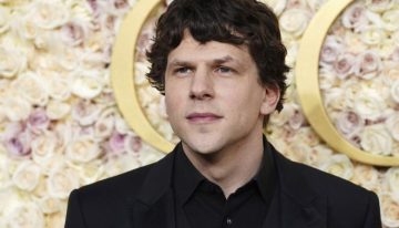 El actor Jesse Eisenberg avanza que en diciembre donará su riñón de forma altruista