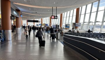 Desviado al aeropuerto de Boston un vuelo tras el apuñalamiento con un tenedor a dos adolescentes