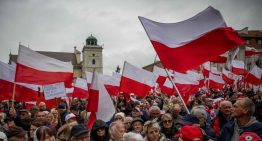 La oposición nacionalista polaca moviliza a miles de manifestantes contra Donald Tusk