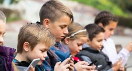 El Parlamento Europeo pide una edad mínima de 13 años para acceder a las redes sociales