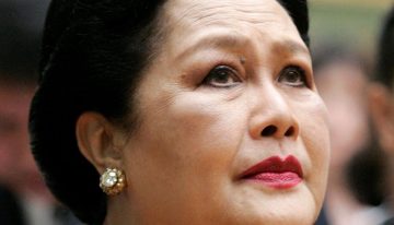 Muere a los 93 años la reina madre de Tailandia Sirikit