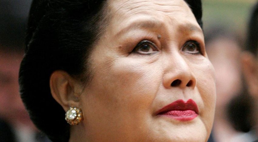 Muere a los 93 años la reina madre de Tailandia Sirikit