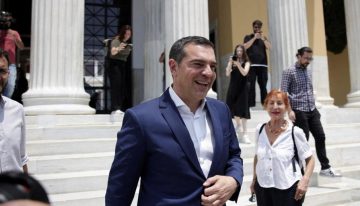 Alexis Tsipras renuncia a su escaño y deja abierta la posibilidad de formar un nuevo partido