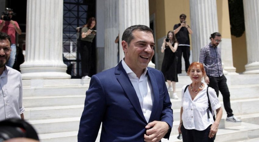 Alexis Tsipras renuncia a su escaño y deja abierta la posibilidad de formar un nuevo partido