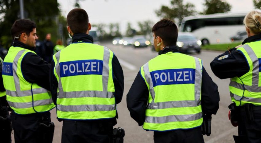 Una niña sorda de 12 años, herida de gravedad en Alemania tras recibir un disparo después de atacar con cuchillos a un grupo de policías