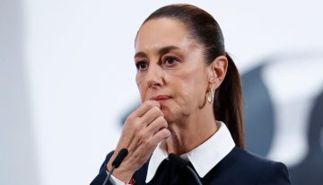 La presidenta de México presenta una reforma constitucional para castigar el acoso sexual después de que un hombre la manoseara