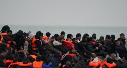 Rescatados cerca de cien inmigrantes tras hundirse una embarcación en aguas del Canal de la Mancha