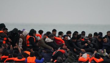 Rescatados cerca de cien inmigrantes tras hundirse una embarcación en aguas del Canal de la Mancha