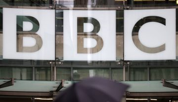 El presidente de la BBC se disculpa por el «error de juicio» tras la edición engañosa de un discurso de Trump