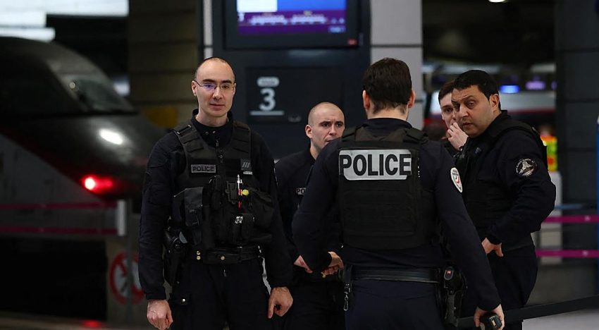 Evacuan una estación de París: detenido un hombre que portaba un cuchillo