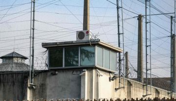 Dos presos protagonizan una fuga de película en una cárcel francesa: serraron los barrotes de su celda y se descolgaron con sábanas