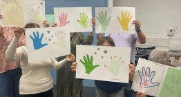 Arte para sanar a las cuidadoras: «Los cuidados tienen nombre y voz de mujer»