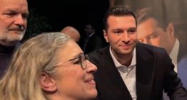 Jordan Bardella, agredido con un huevo en la cabeza durante una firma de libros