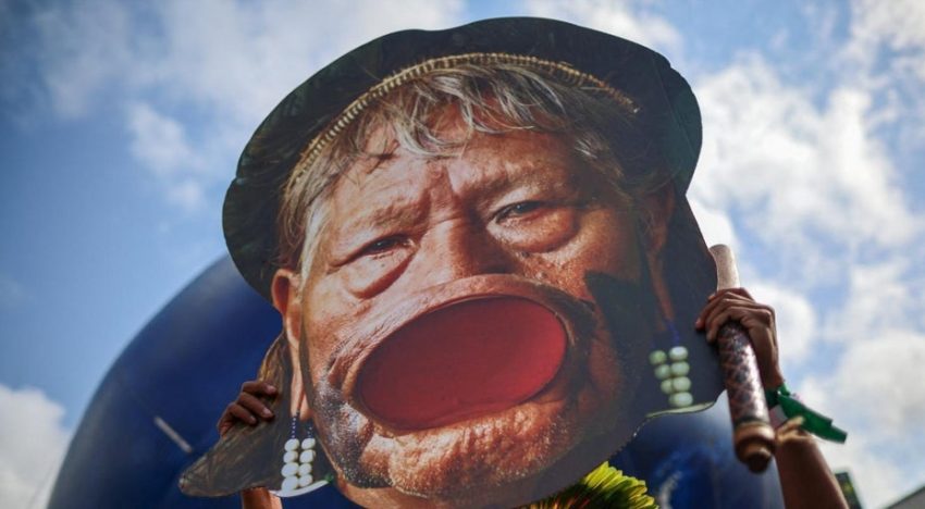 Raoni, el mayor líder indígena de Brasil que pudo hablar en la COP30 gracias a Panamá