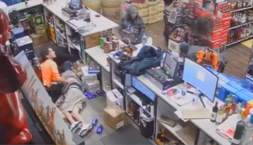 Un ladrón simula ayudar a un empleado que sufría un infarto y roba casi 1.000 euros en una licorería de Portland en EE.UU.