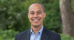 Un demócrata gana en Virginia pese a mensajes en los que fantaseó con asesinar a un rival político