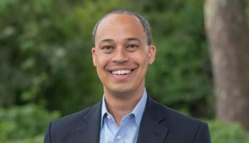 Un demócrata gana en Virginia pese a mensajes en los que fantaseó con asesinar a un rival político