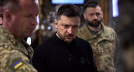 Zelenski se planta en el frente para reafirmar su liderazgo ante el avance ruso y los casos de corrupción