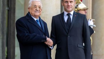 Macron recibe a Mahmud Abás y le anima a convocar elecciones en Palestina