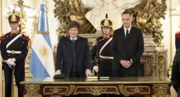 Manuel Adorni toma posesión como jefe de Gobierno de Milei en medio de una polémica con Macri