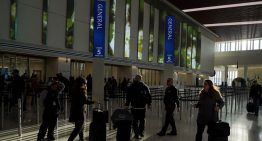 Cientos cancelaciones y estrés en los controladores: el caos aéreo en EE.UU. entra en una nueva fase