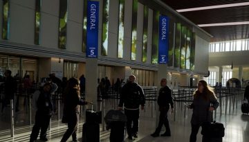 Cientos cancelaciones y estrés en los controladores: el caos aéreo en EE.UU. entra en una nueva fase