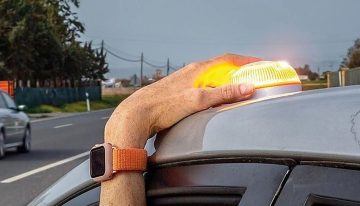 ¿Podrá la DGT espiarte con la baliza V16 obligatoria para multarte?: Protección de Datos responde