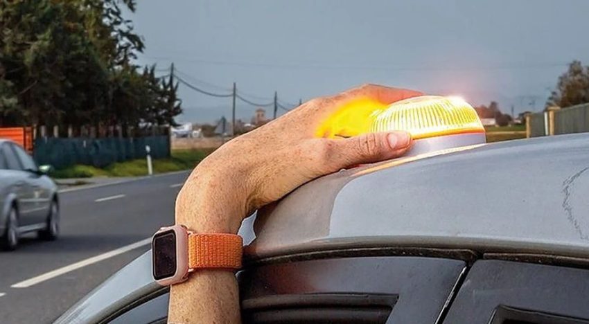 ¿Podrá la DGT espiarte con la baliza V16 obligatoria para multarte?: Protección de Datos responde