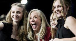 Trump sale tocado de su primer examen al año de volver a la Casa Blanca