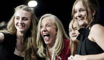 Trump sale tocado de su primer examen al año de volver a la Casa Blanca