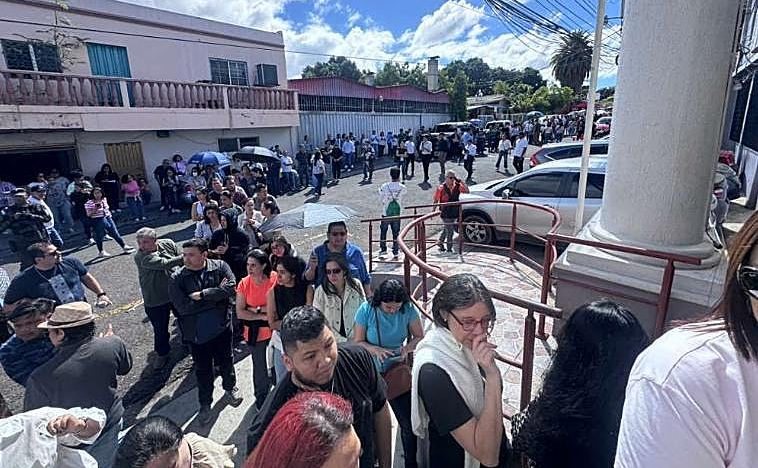 Caos, colas y un sistema fallido desbordan la elección más tensa de Honduras en años