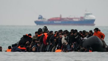 La ministra del Interior alerta de que la inmigración está destrozando el Reino Unido