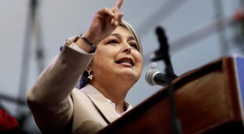 La  candidata oficialista a la Presidencia de Chile se abre a suspender su militancia comunista si gana