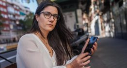 Dos de los padres de las niñas desnudadas con IA en Almendralejo: «Destruir la salud mental de mi hija les ha salido por solo 1.200 euros»