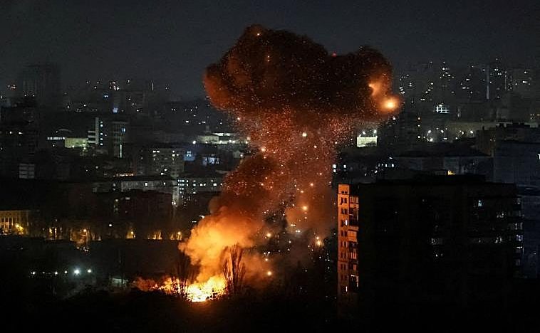 Ucrania estrena su misil de largo alcance Neptuno contra un puerto ruso en respuesta al bombardeo masivo sobre Kiev