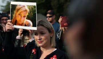 Los republicanos díscolos arropan a las víctimas de Epstein y atacan a Trump: «El traidor es él»