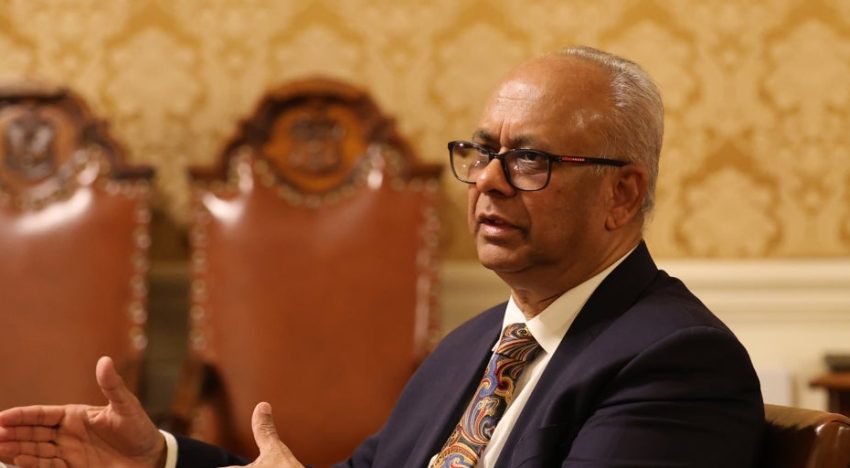 Albert Ramdin:  «Le he dicho a Maduro que tiene un claro problema de legitimidad»