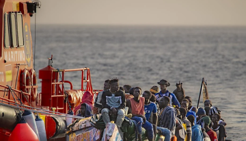 Así funciona el modelo de deportación de inmigrantes de Meloni que Europa ha acordado implantar: España es el único país que está en contra