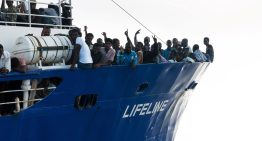 Muere un inmigrante de doce años al ser alcanzado por la hélice de un barco cuando trataba de llegar a una isla de Grecia