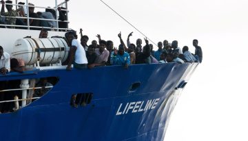 Muere un inmigrante de doce años al ser alcanzado por la hélice de un barco cuando trataba de llegar a una isla de Grecia