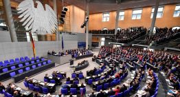Imputado un diputado de AfD por realizar el saludo nazi en el Parlamento alemán