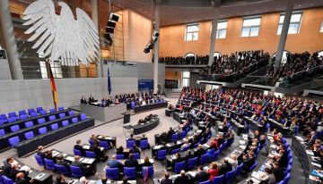 Imputado un diputado de AfD por realizar el saludo nazi en el Parlamento alemán