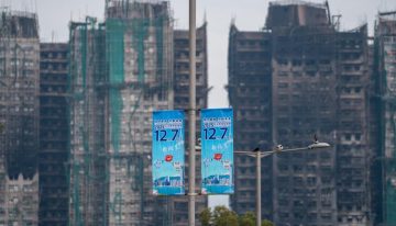 Ascienden a 160 los muertos por el gran incendio de un complejo de rascacielos en Hong Kong