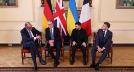 Starmer, Macron y Merz se reúnen con Zelenski en Londres en mitad de las tensiones con EE.UU. por su plan de paz