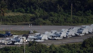 Trump desplegó cazas F-18 sobre el Golfo de Venezuela mientras Machado salía a Curazao