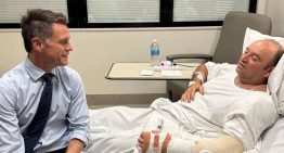 La visita del primer ministro de Nueva Gales del Sur en el hospital a Ahmed, el hombre que logró desarmar a uno de los atacantes de Australia